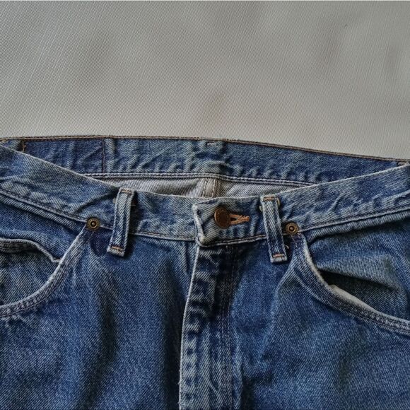 Wrangler Men's Mid Rise Regular Fit Straight Leg Blue Medium Wash Denim Jeans - Picture 13 of 14